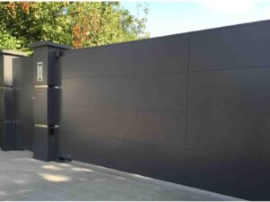 Holler Schiebetor mit Türe Vollblech mit Sicke